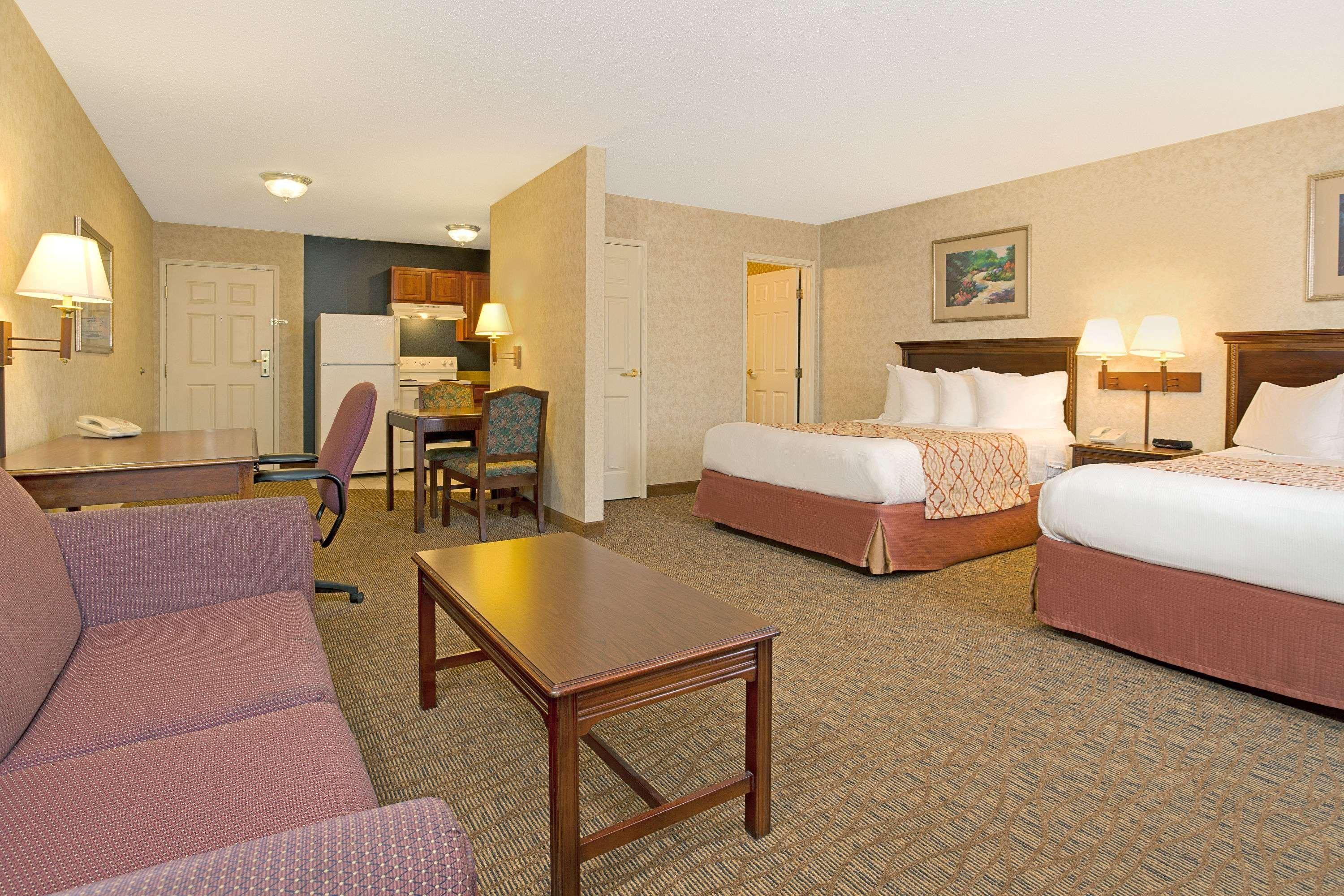 Hawthorn Suites By Wyndham Cincinnati/Sharonville Exterior photo